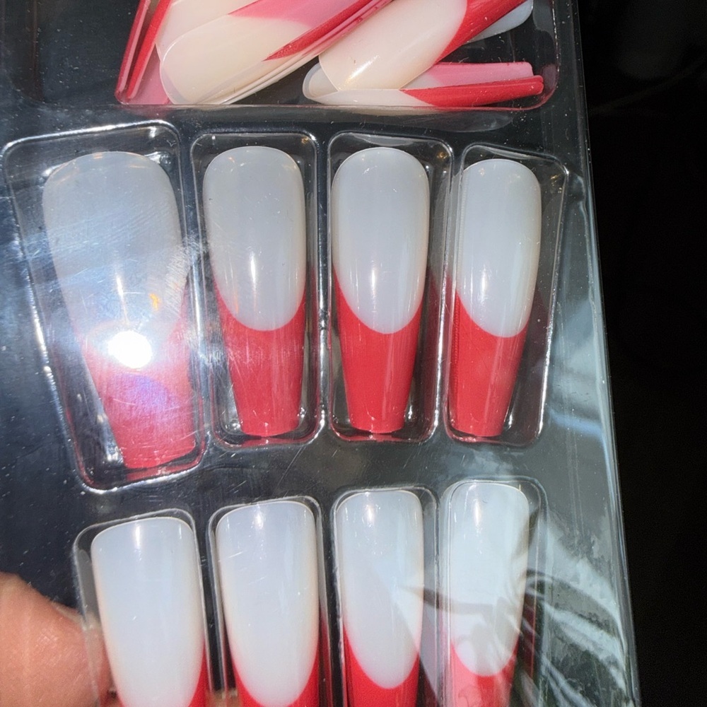 Red French Tip Press on Nails - 24 nails - Picture 3 of 4